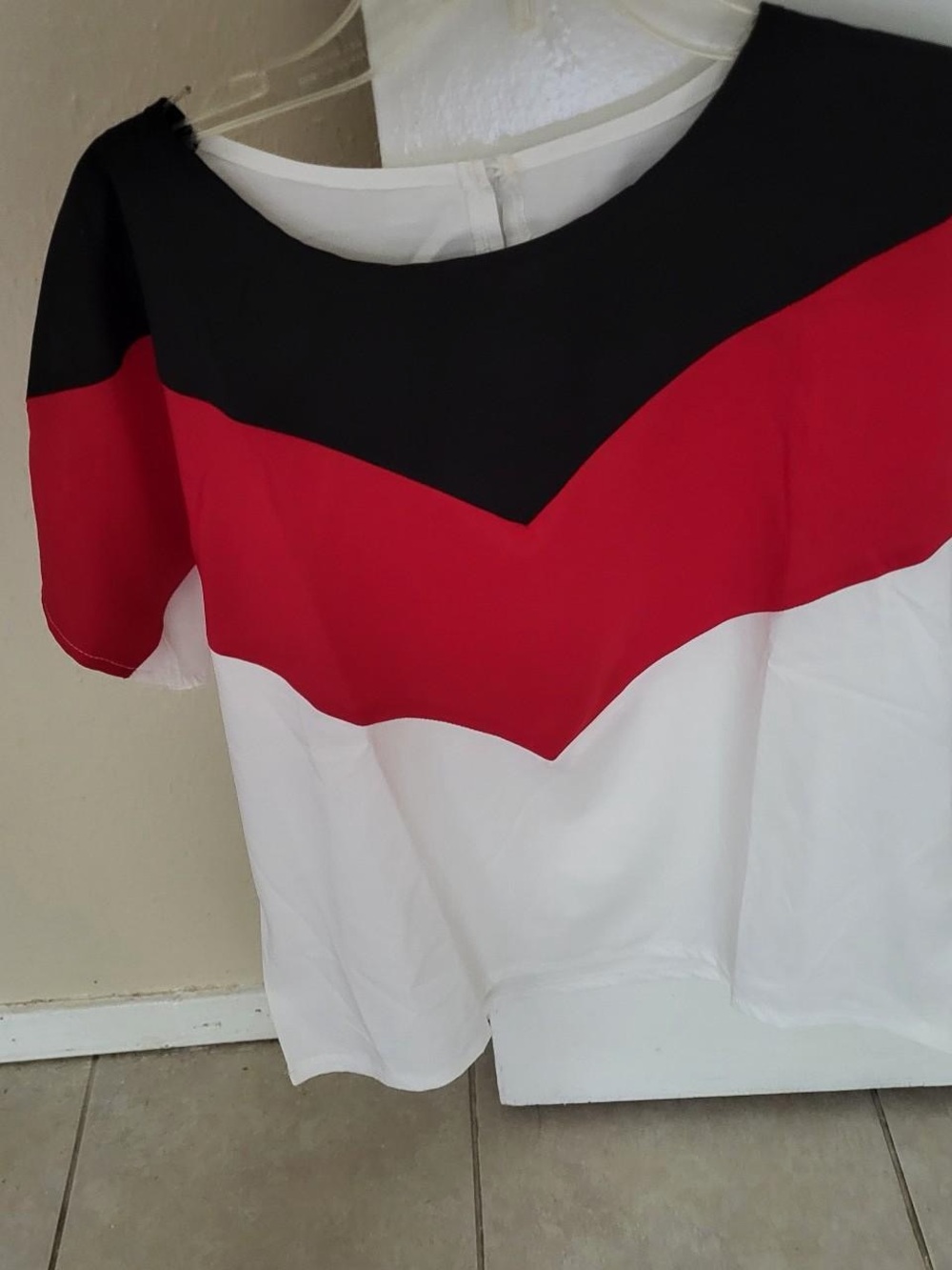Colorblock Chevron Short Sleeve Top - Black Red White